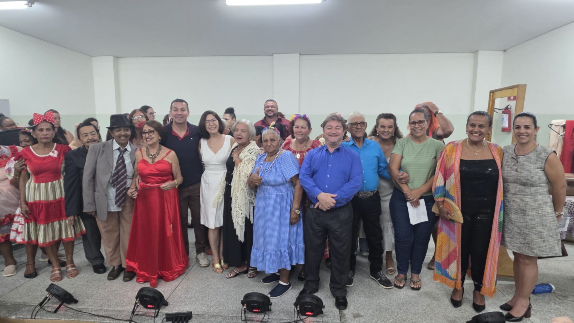 Melhor Idade em Cena: Uma noite de emoção e memória no anfiteatro da Escola Padre Nunes