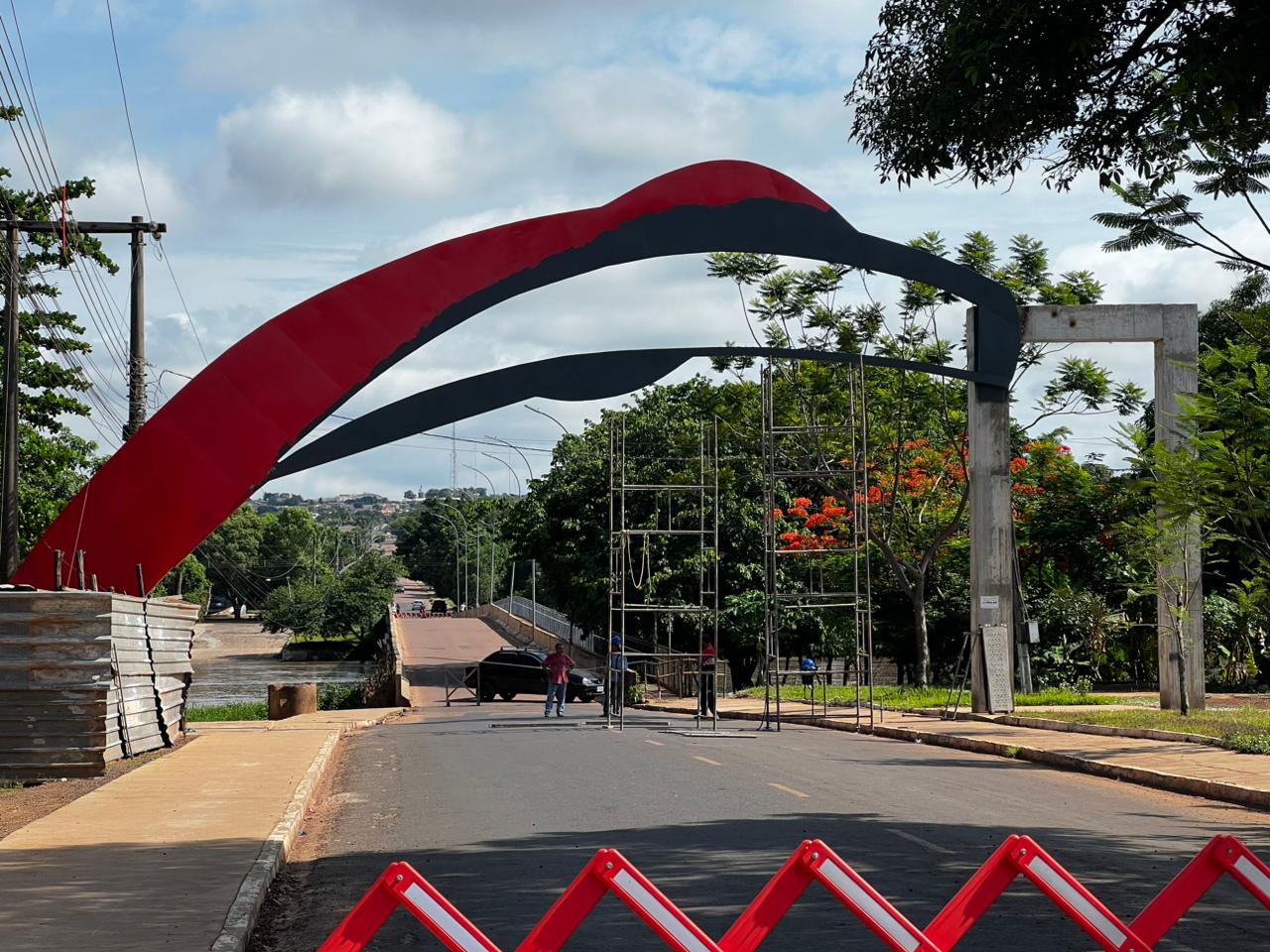 Prefeitura de Coxim informa interdição temporária da Ponte Velha para pintura do Portal