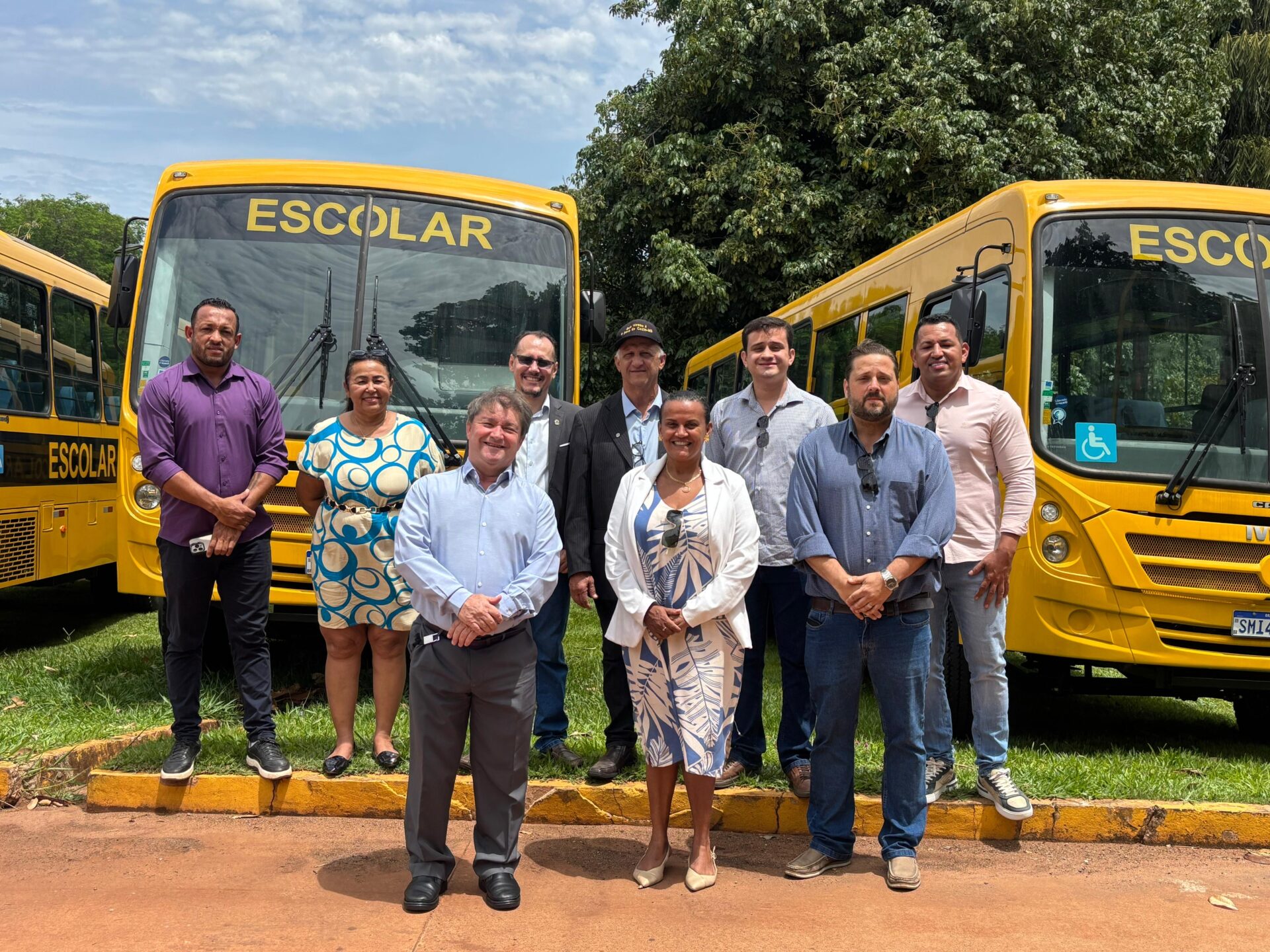 Coxim recebe dois novos ônibus escolares com acessibilidade