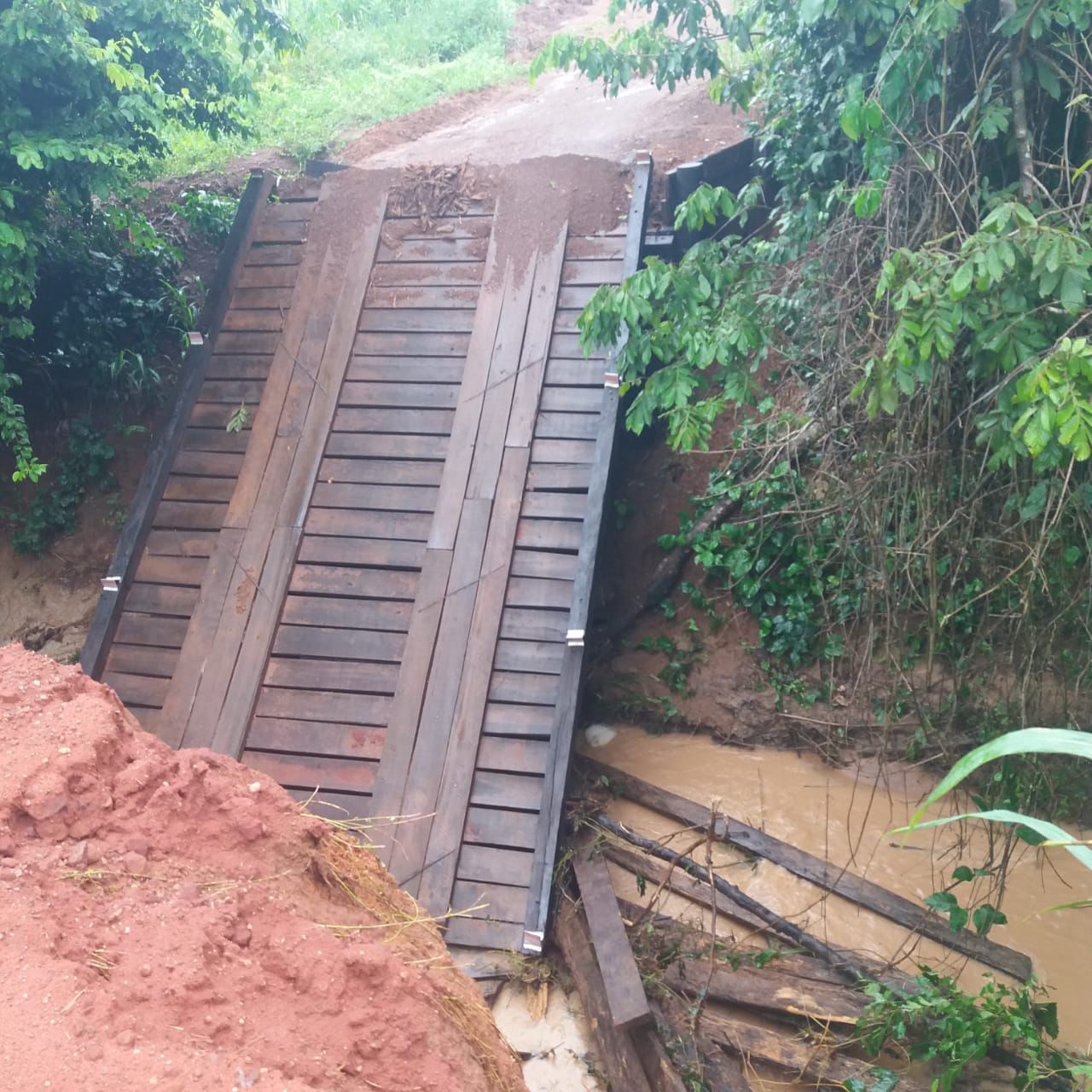 Prefeitura de Coxim decreta emergência após chuvas severas